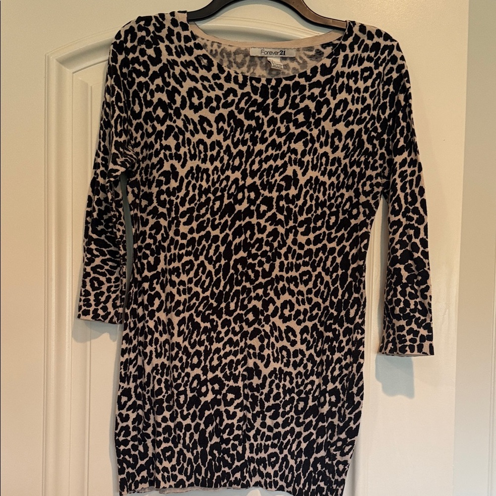 Forever 21 Animal Print Knit long sweater Black and White